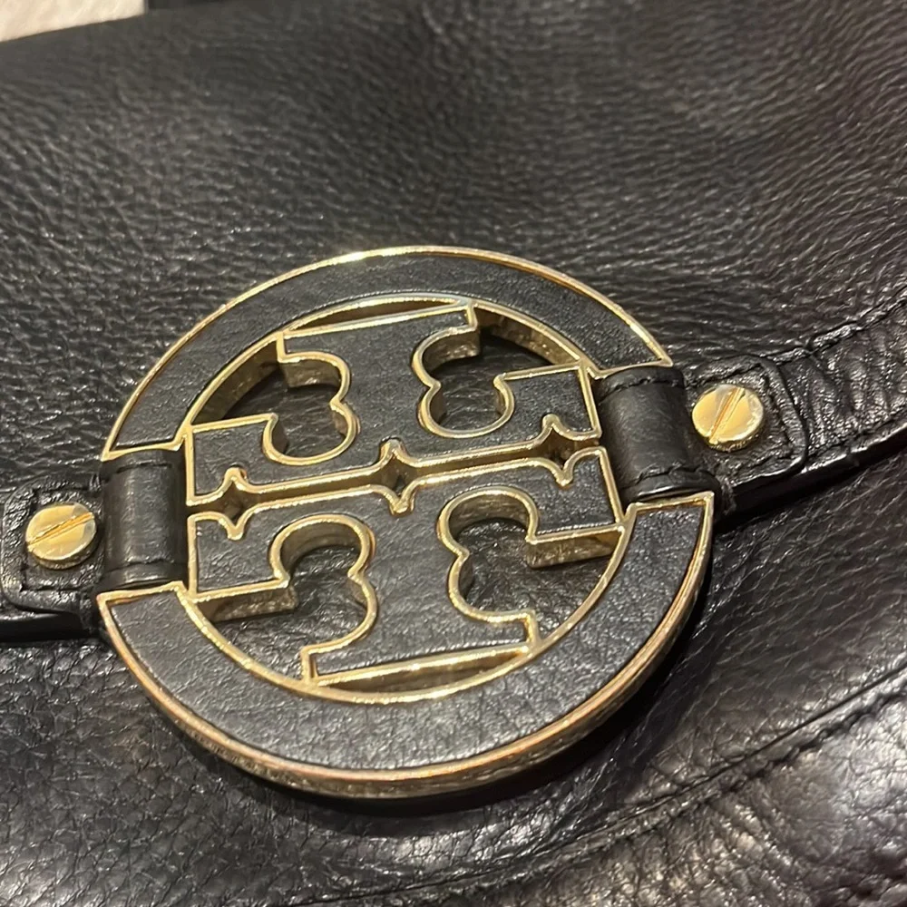Great condition Tory Burch purse in black and gold detail/trim - Picture 10 of 16